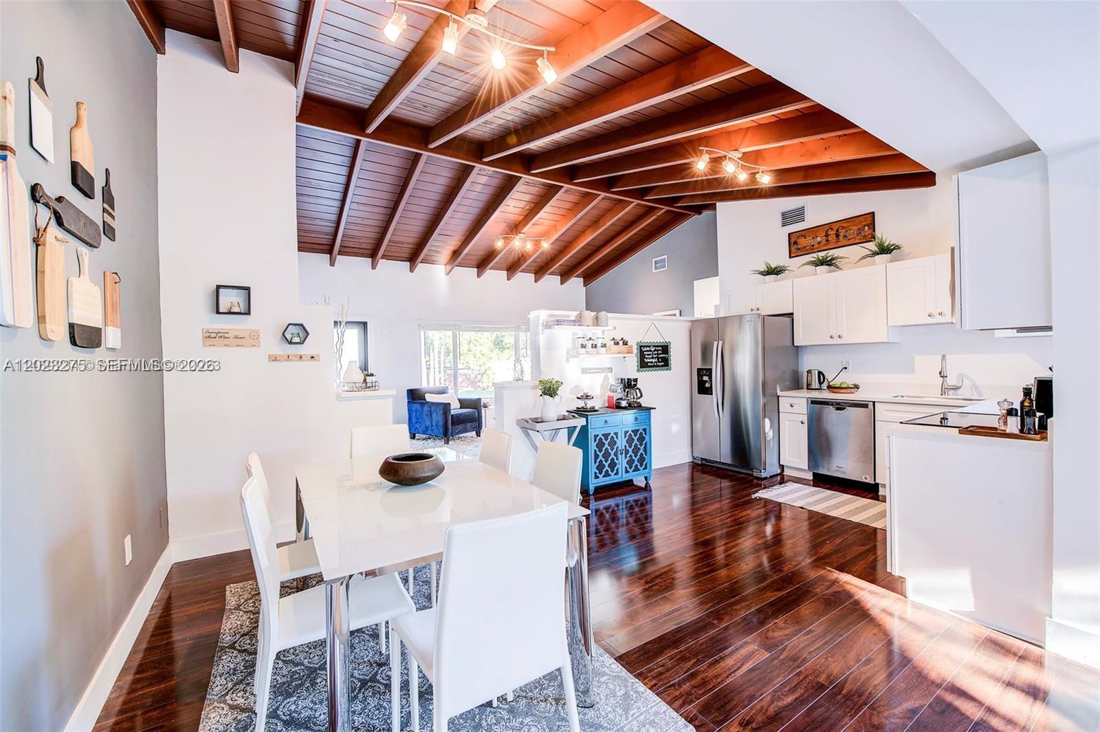 2190 NE 169th St, North Miami Beach FL 33162