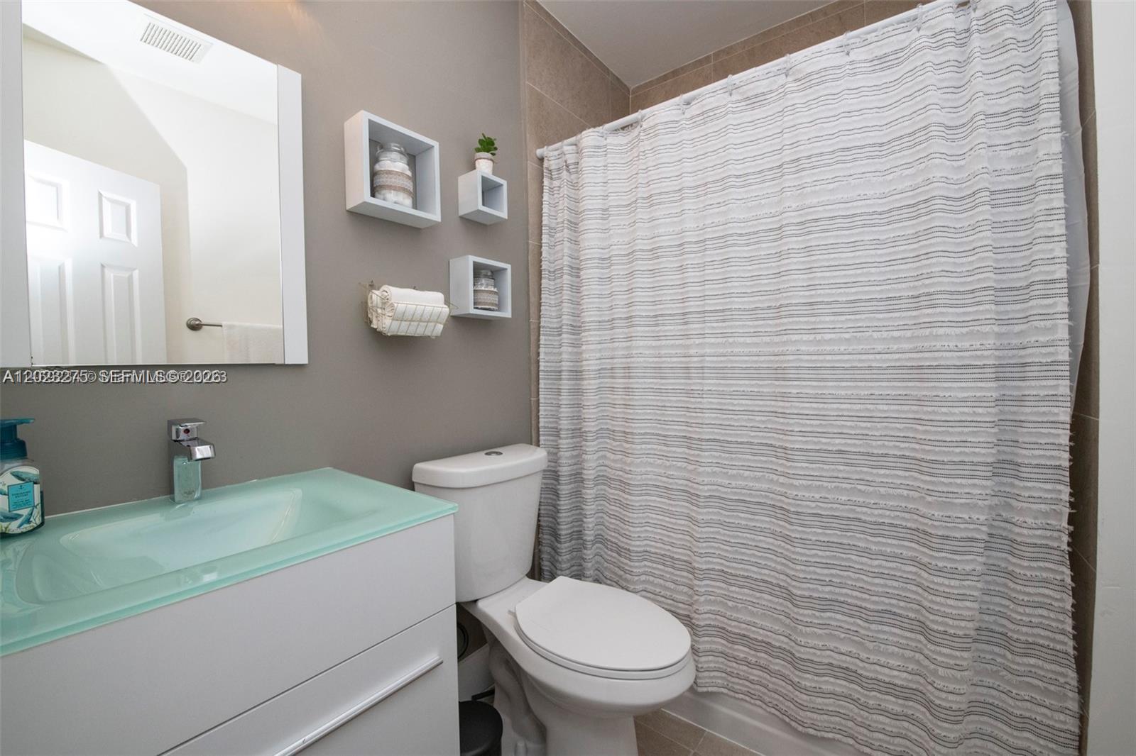2190 NE 169th St, North Miami Beach FL 33162