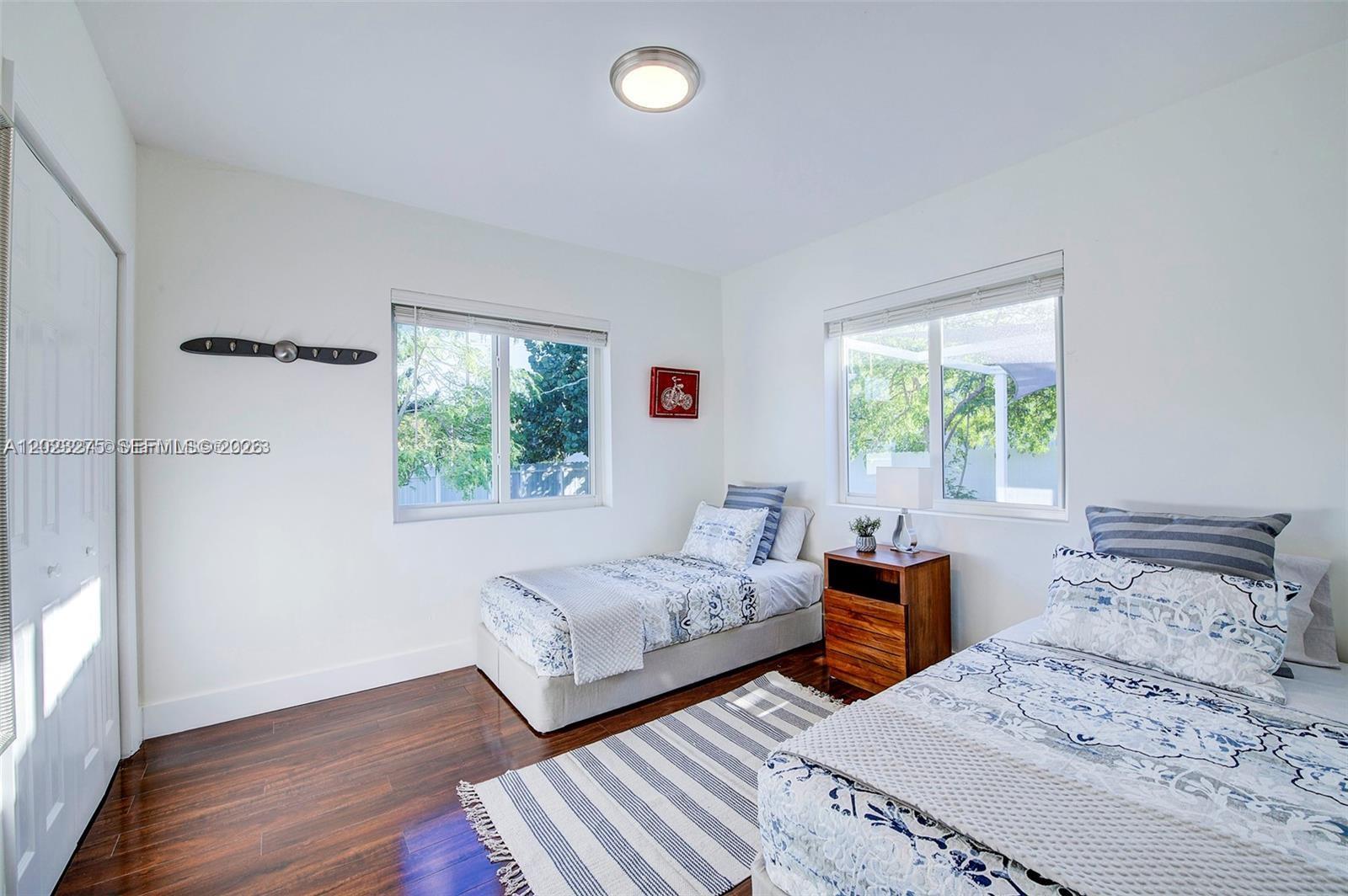 2190 NE 169th St, North Miami Beach FL 33162