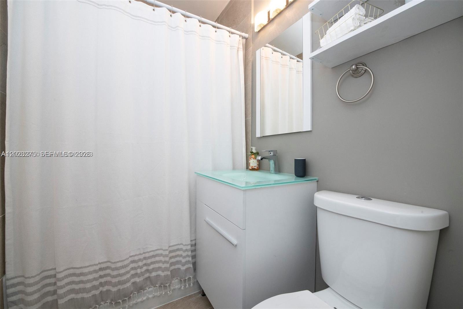 2190 NE 169th St, North Miami Beach FL 33162