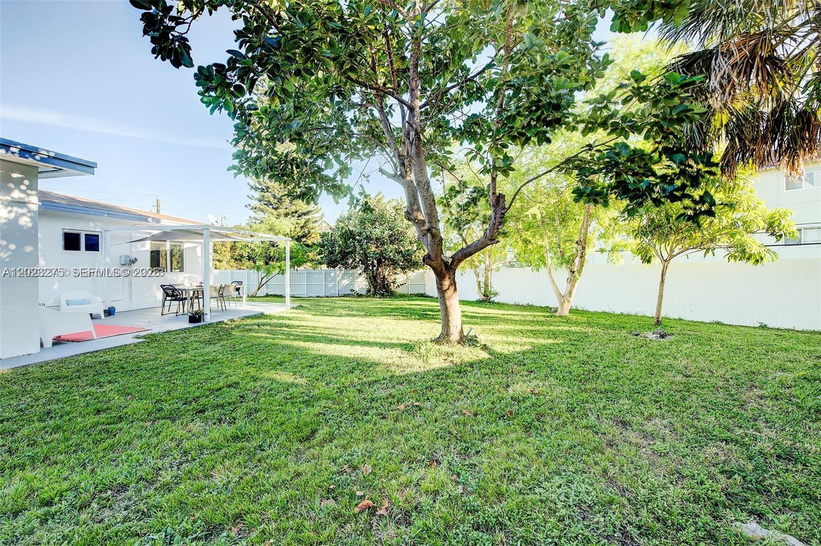2190 NE 169th St, North Miami Beach FL 33162