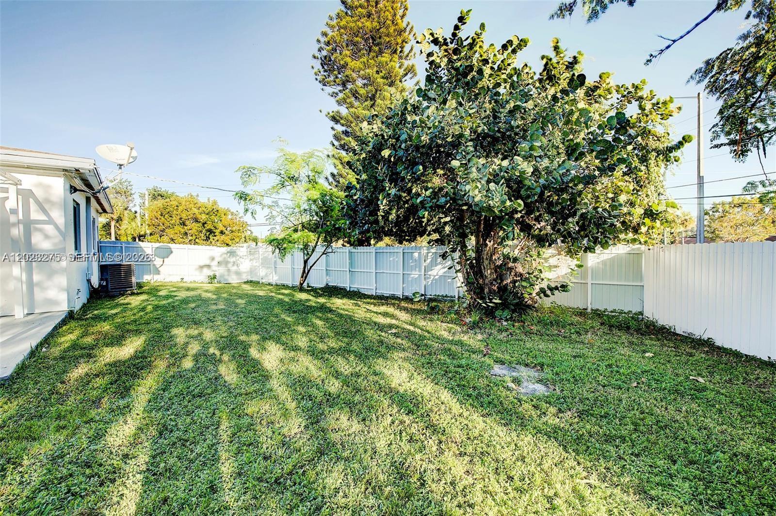 2190 NE 169th St, North Miami Beach FL 33162