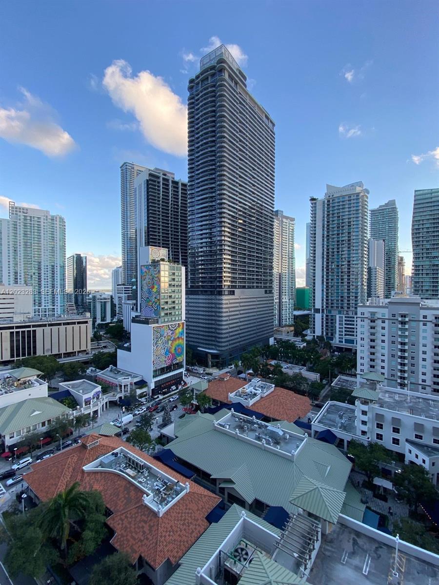 55 SW 9th St #1503, Miami FL 33130