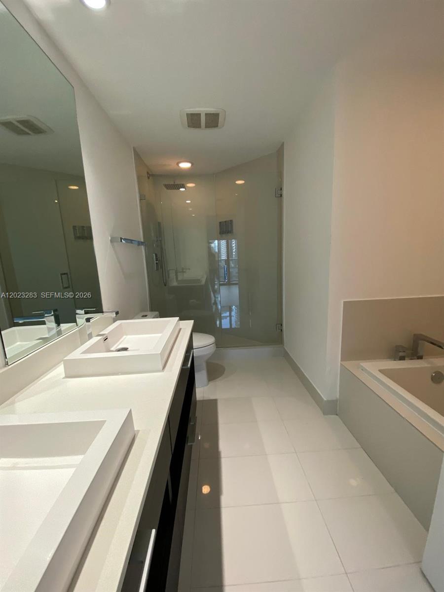 55 SW 9th St #1503, Miami FL 33130