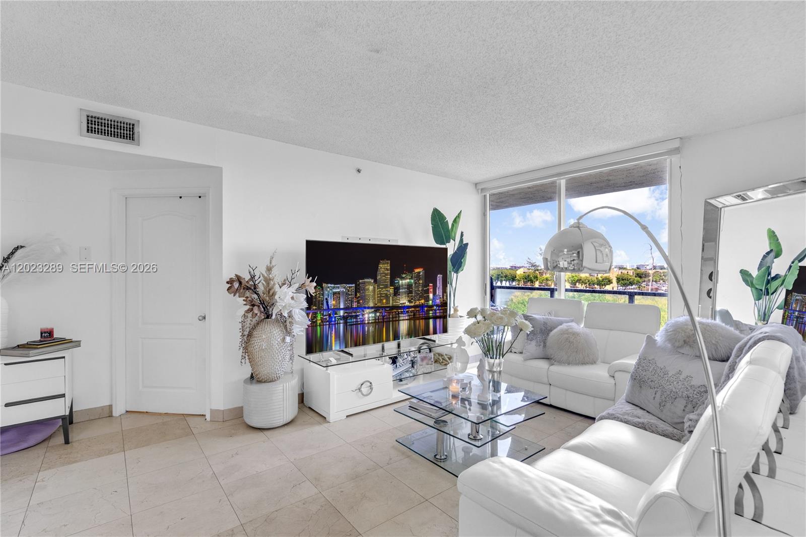 5077 NW 7th St #517, Miami FL 33126