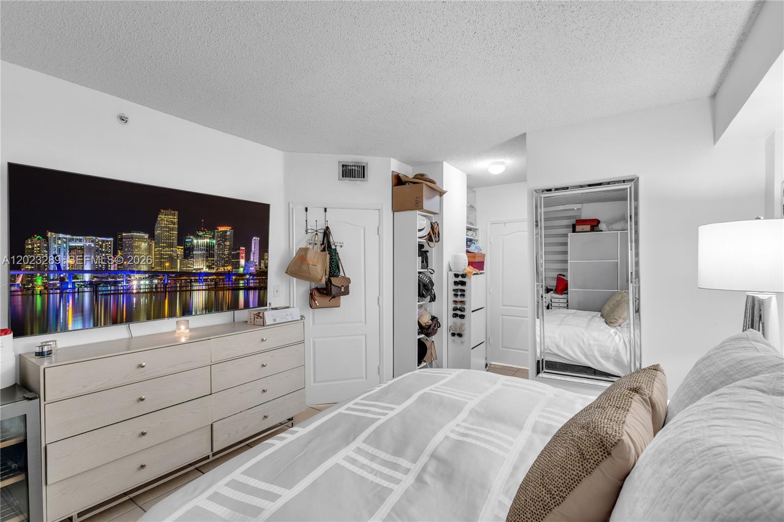 5077 NW 7th St #517, Miami FL 33126