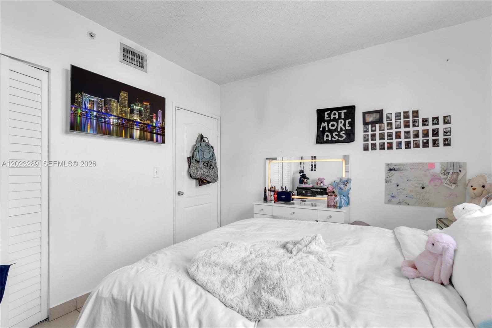 5077 NW 7th St #517, Miami FL 33126