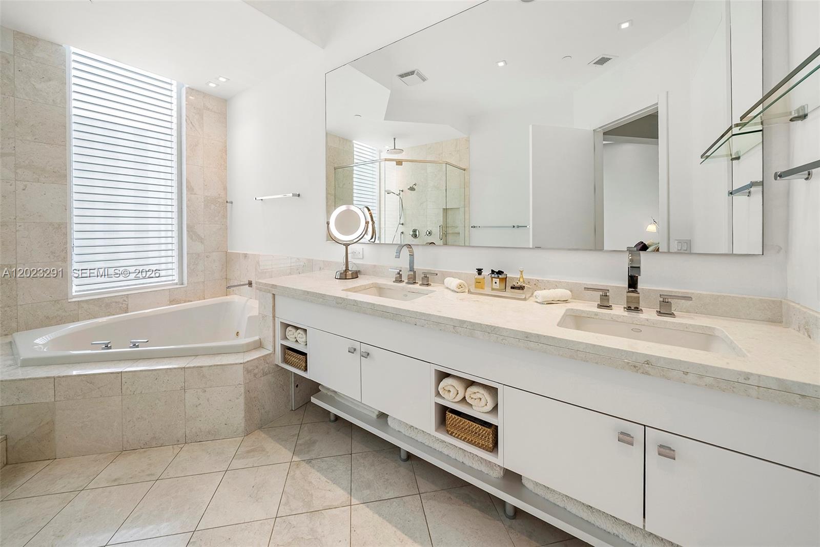 900 Brickell Key Blvd #1801, Miami FL 33131