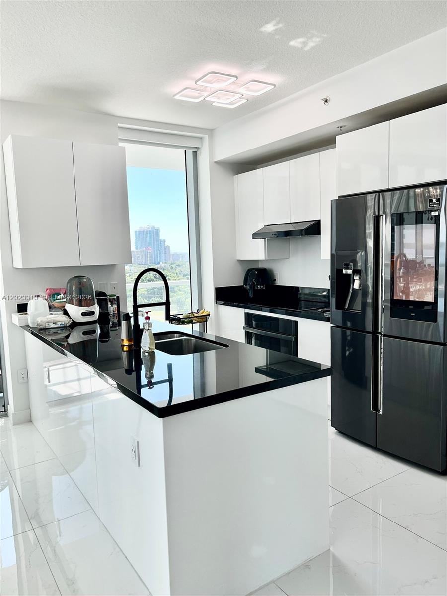 79 SW 12th St #1806, Miami FL 33130