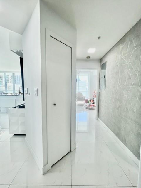 79 SW 12th St #1806, Miami FL 33130
