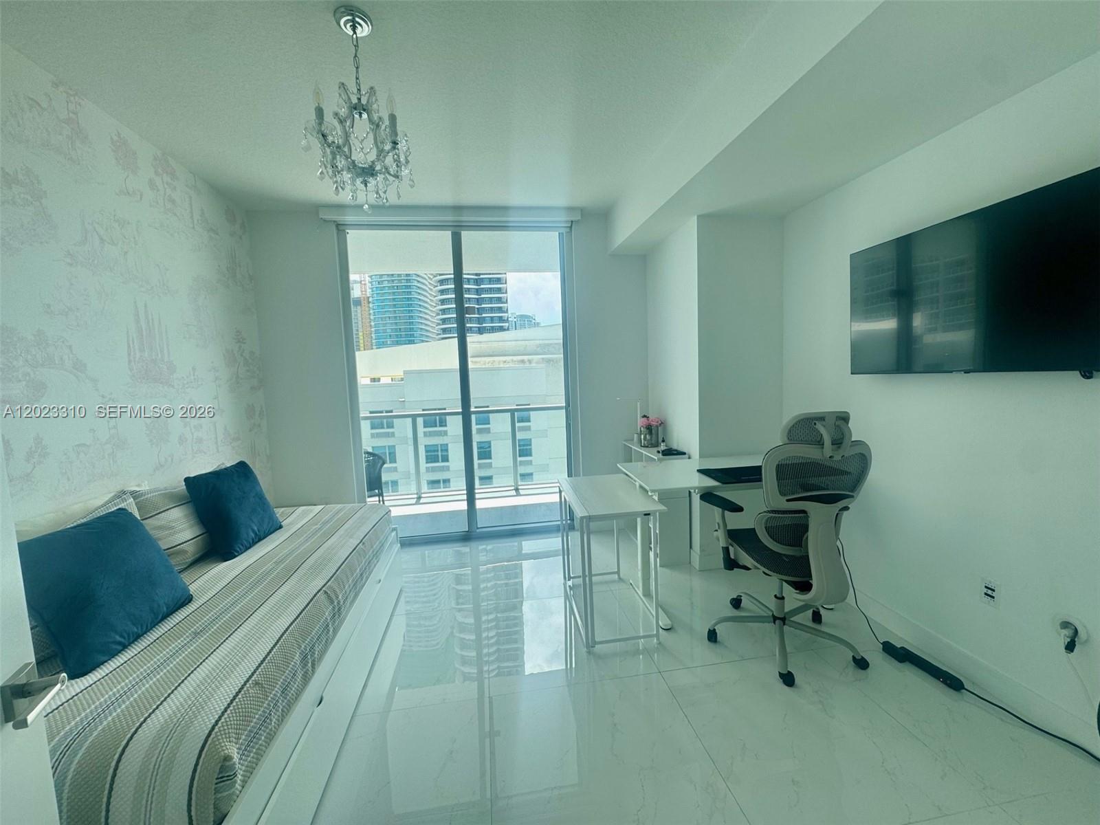 79 SW 12th St #1806, Miami FL 33130