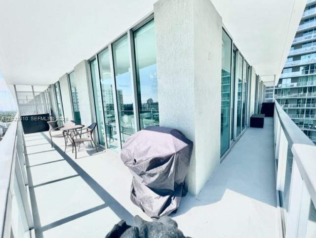 79 SW 12th St #1806, Miami FL 33130