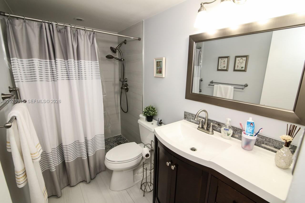5151 Collins Ave #827, Miami Beach FL 33140