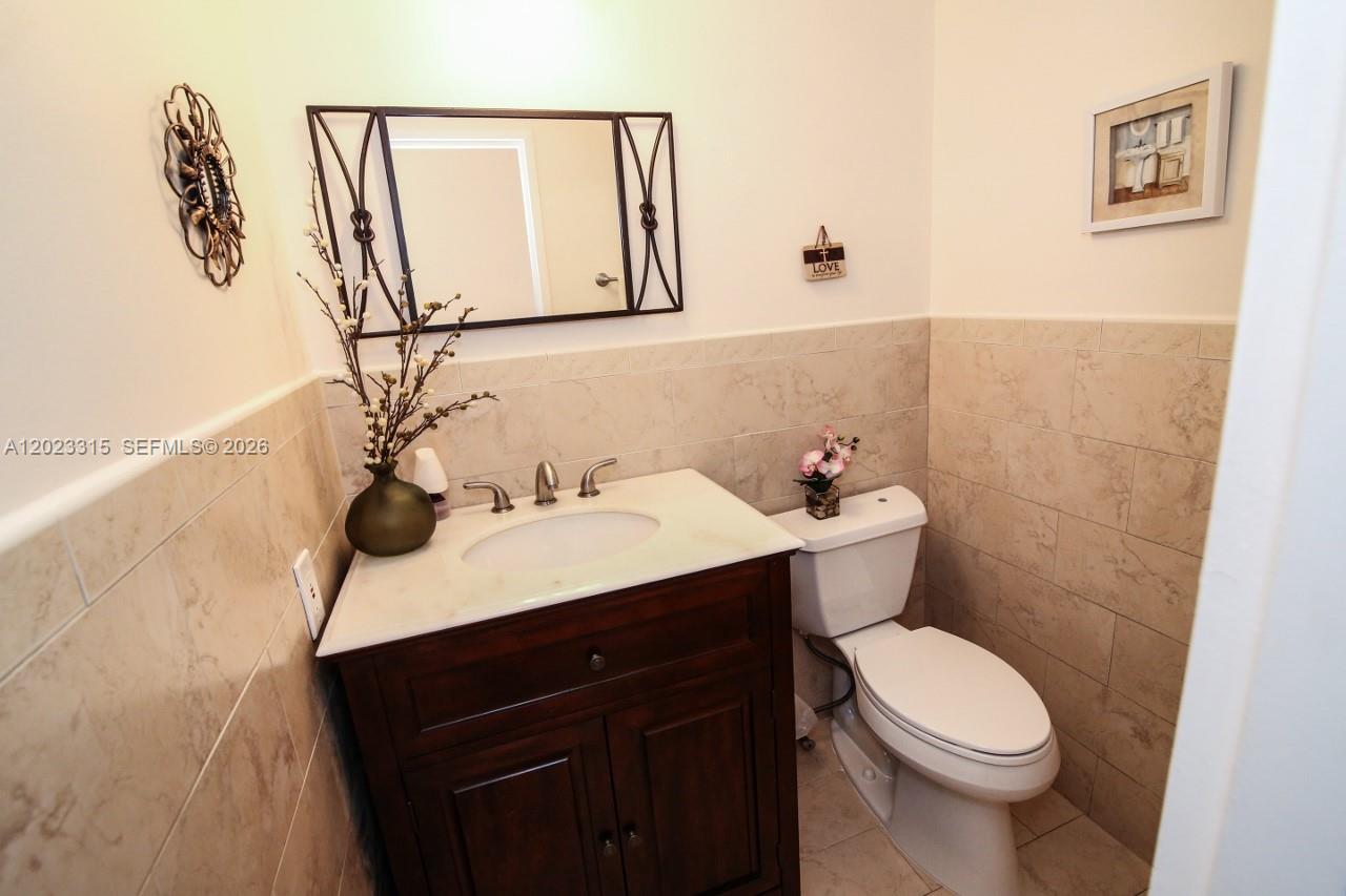 5151 Collins Ave #827, Miami Beach FL 33140