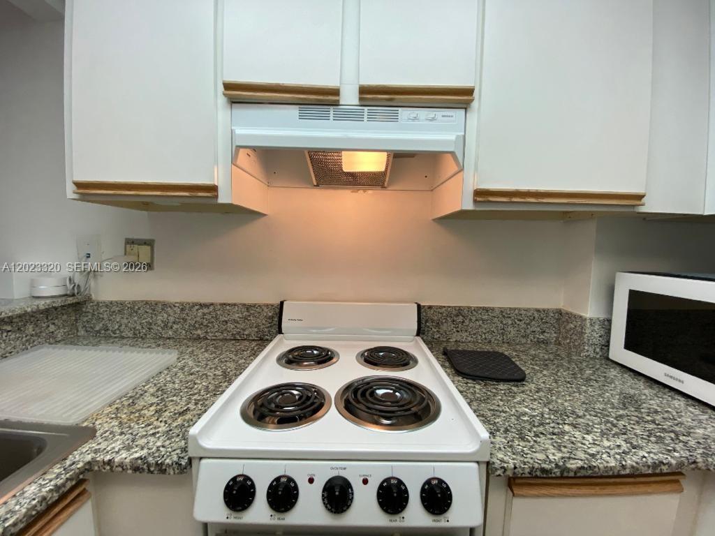 540 Brickell Key Dr #913, Miami FL 33131