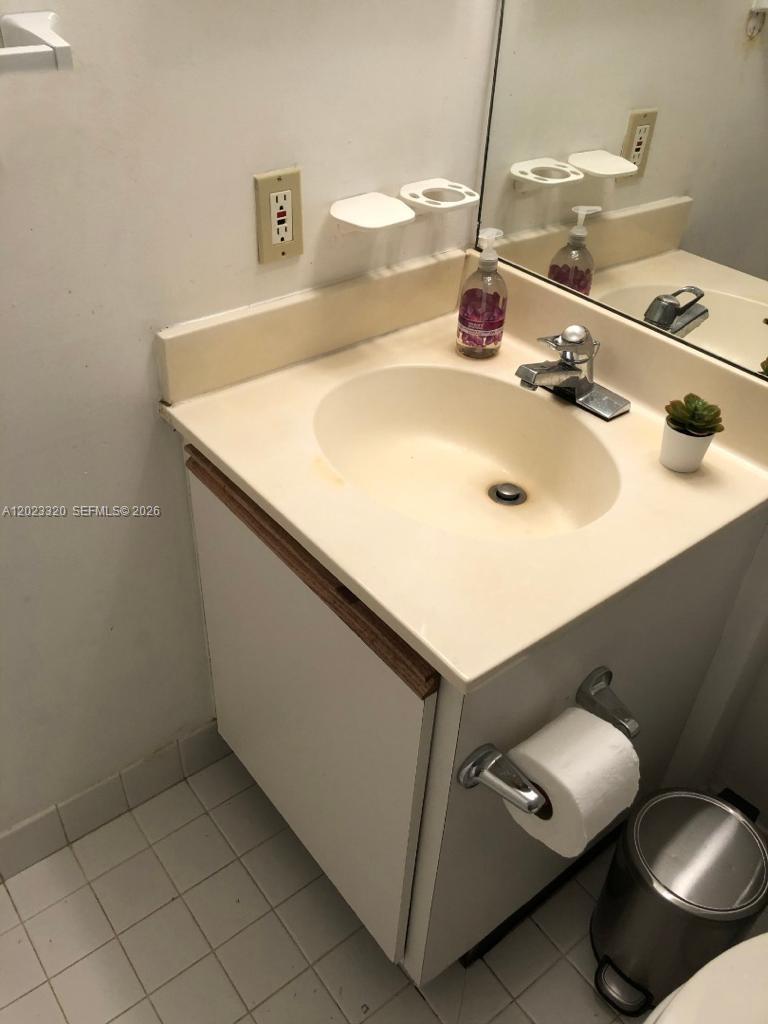 540 Brickell Key Dr #913, Miami FL 33131