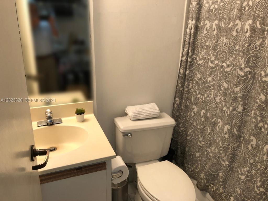 540 Brickell Key Dr #913, Miami FL 33131