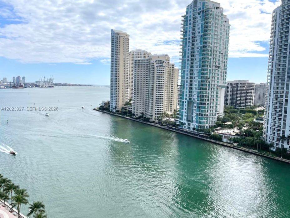 300 S Biscayne Blvd #T-1404, Miami FL 33131