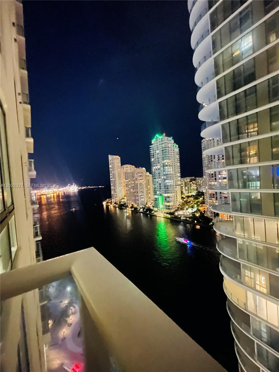 300 S Biscayne Blvd #T-1404, Miami FL 33131