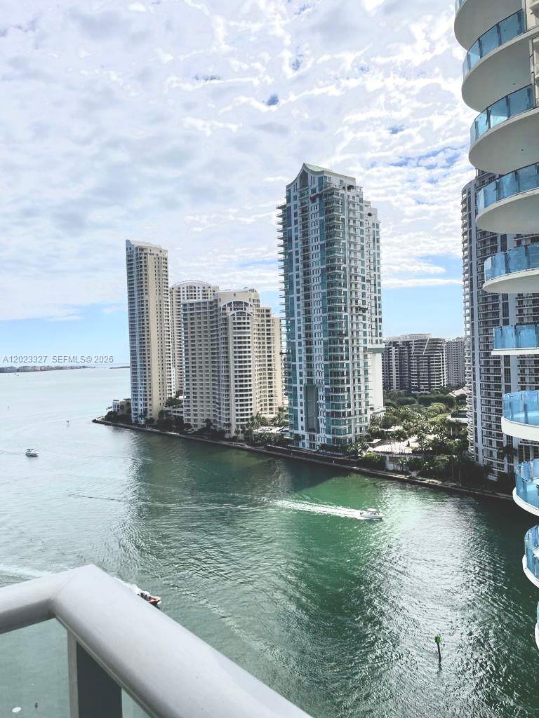 300 S Biscayne Blvd #T-1404, Miami FL 33131