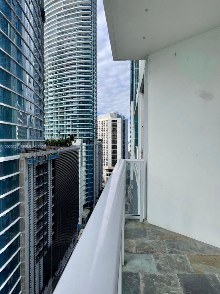300 S Biscayne Blvd #T-1404, Miami FL 33131