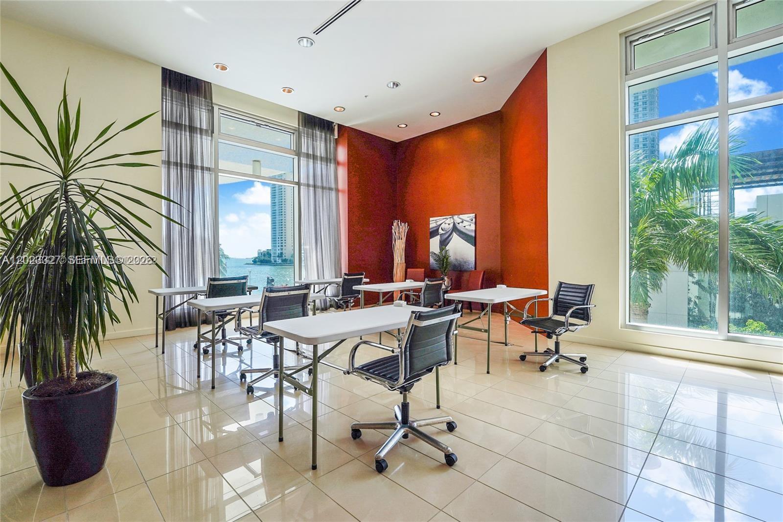 300 S Biscayne Blvd #T-1404, Miami FL 33131