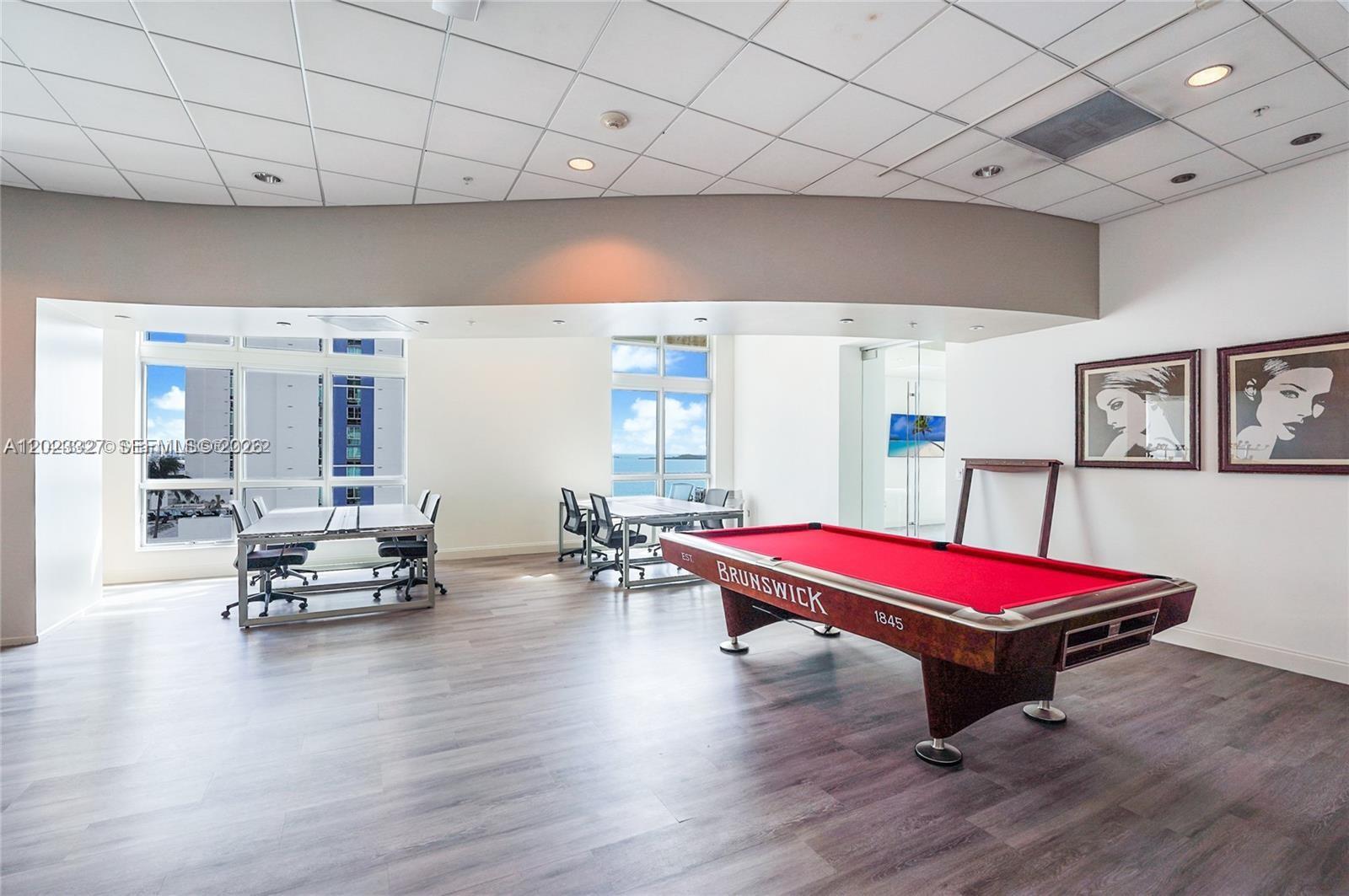 300 S Biscayne Blvd #T-1404, Miami FL 33131
