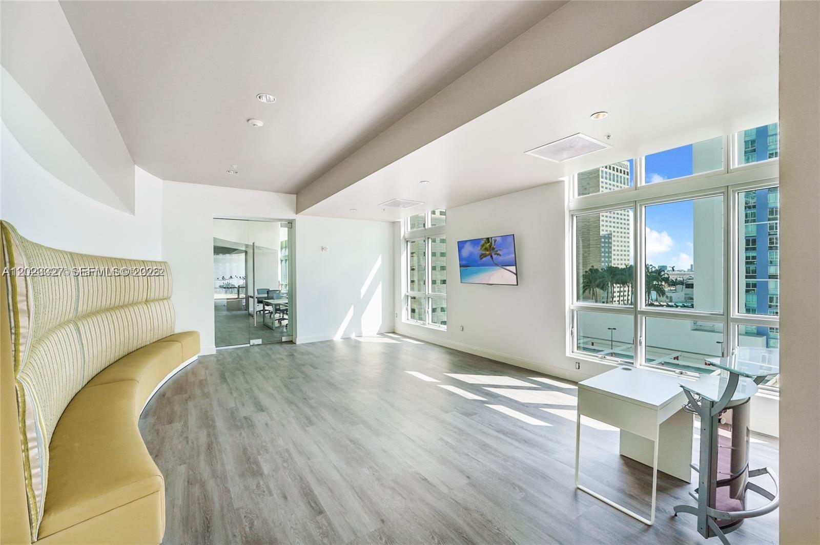 300 S Biscayne Blvd #T-1404, Miami FL 33131