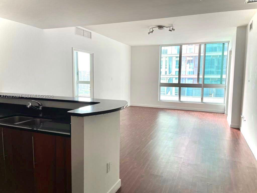 300 S Biscayne Blvd #T-1404, Miami FL 33131