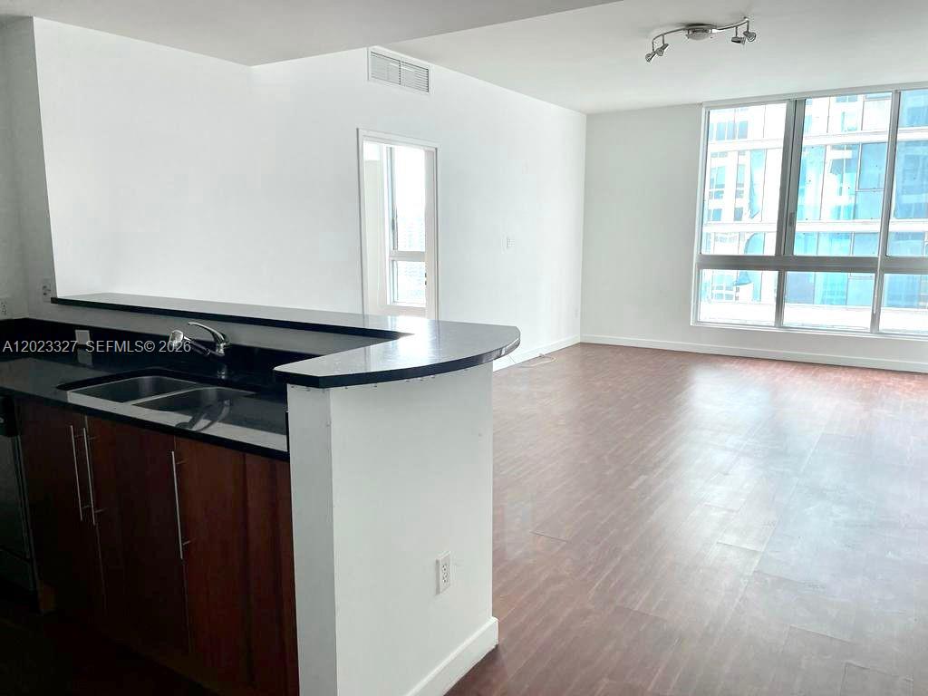 300 S Biscayne Blvd #T-1404, Miami FL 33131