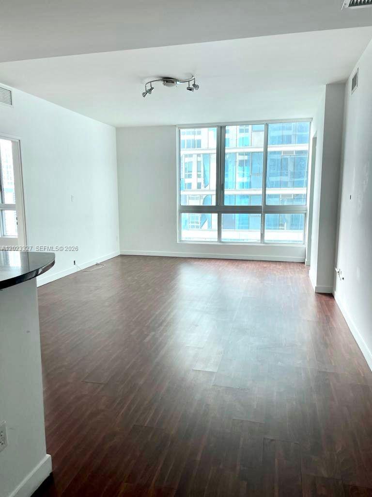 300 S Biscayne Blvd #T-1404, Miami FL 33131