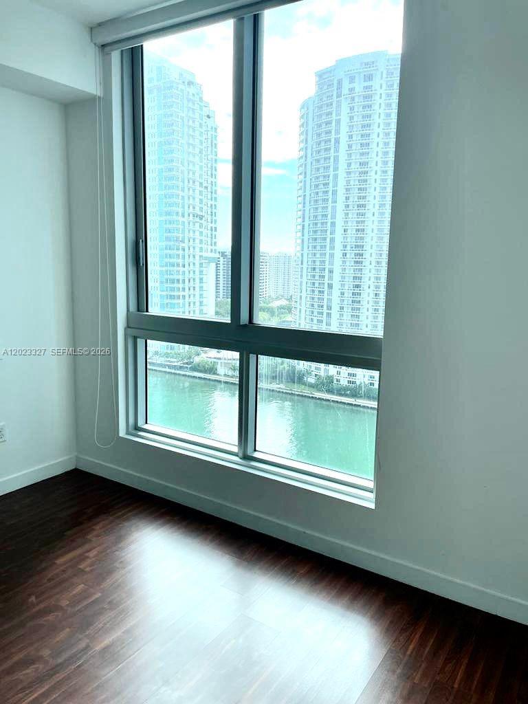 300 S Biscayne Blvd #T-1404, Miami FL 33131