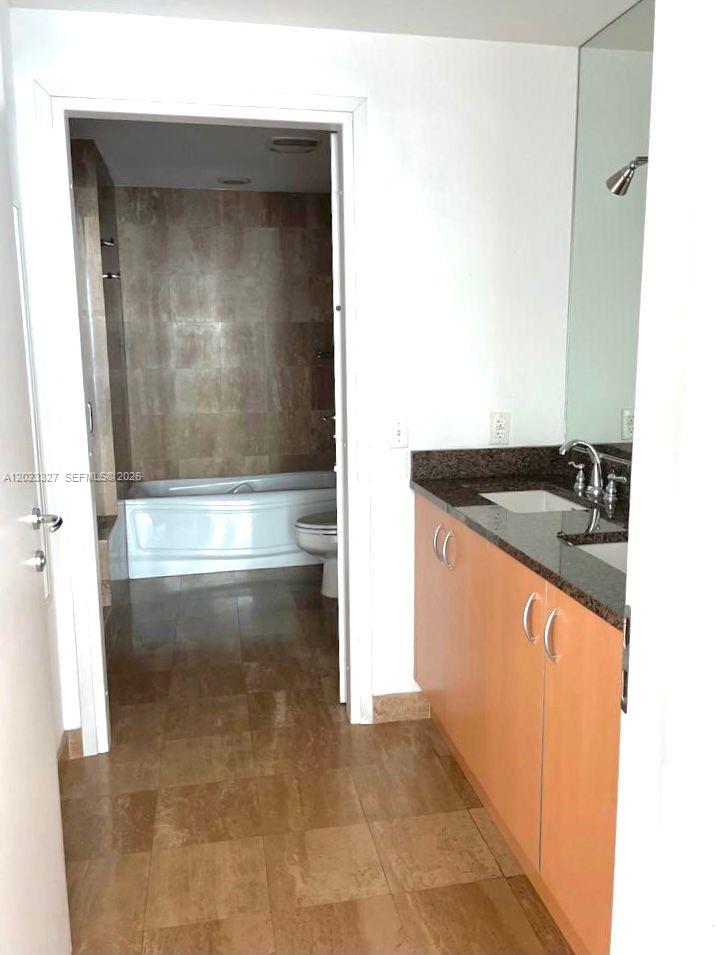 300 S Biscayne Blvd #T-1404, Miami FL 33131