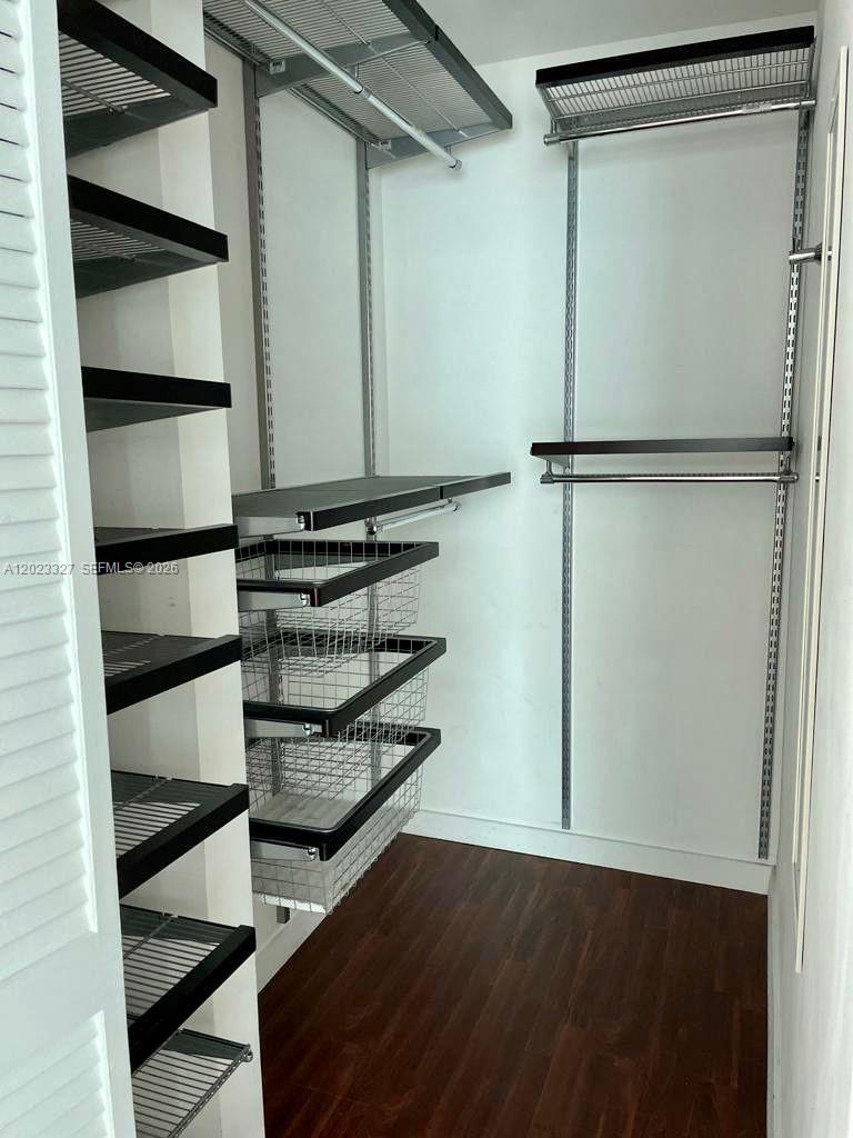 300 S Biscayne Blvd #T-1404, Miami FL 33131