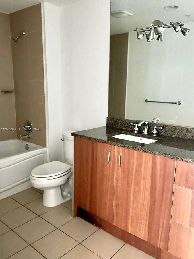 300 S Biscayne Blvd #T-1404, Miami FL 33131