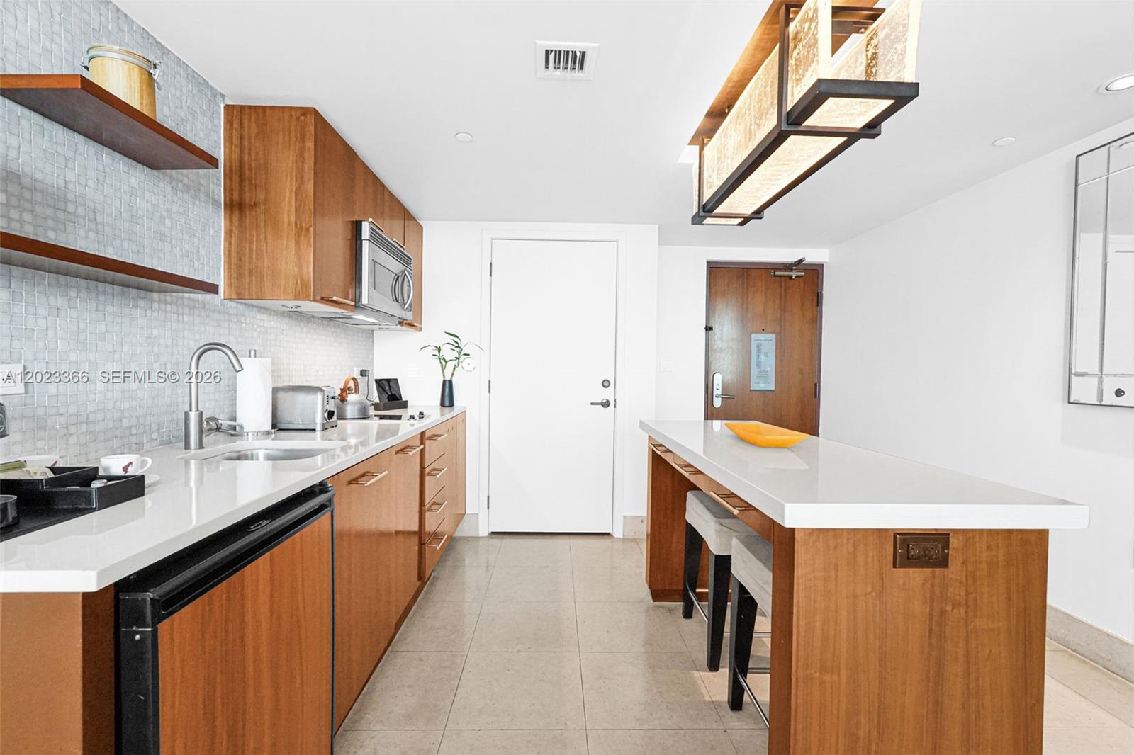 6801 Collins Ave #611 (Door 610), Miami Beach FL 33141