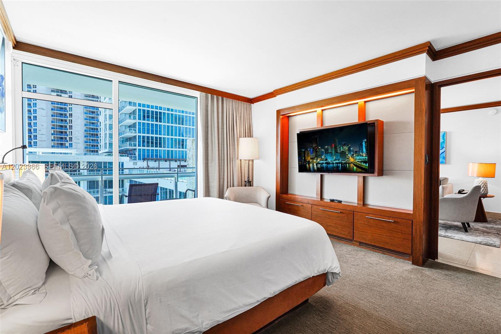 6801 Collins Ave #611 (Door 610), Miami Beach FL 33141