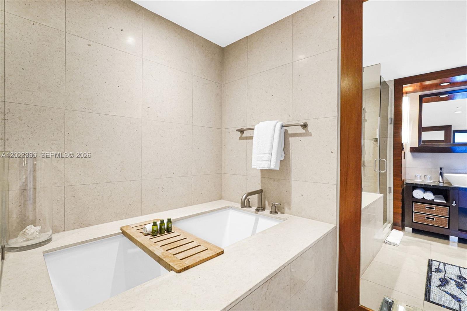 6801 Collins Ave #611 (Door 610), Miami Beach FL 33141