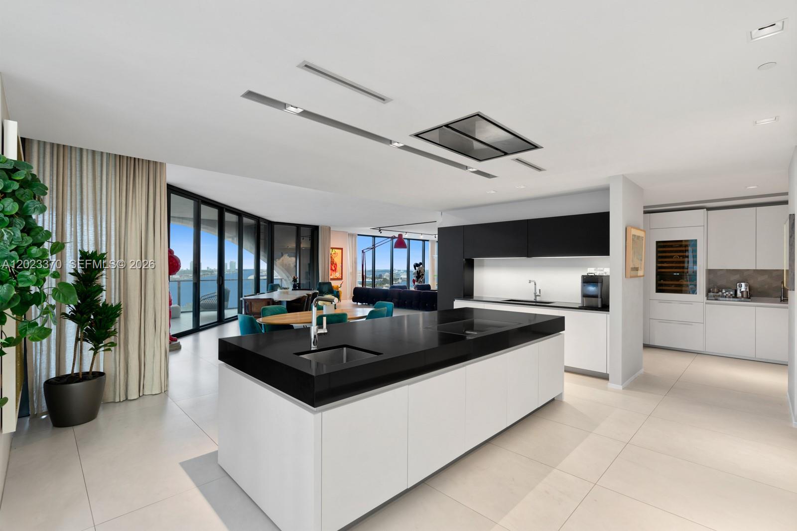 1000 Biscayne Blvd #1702, Miami FL 33132