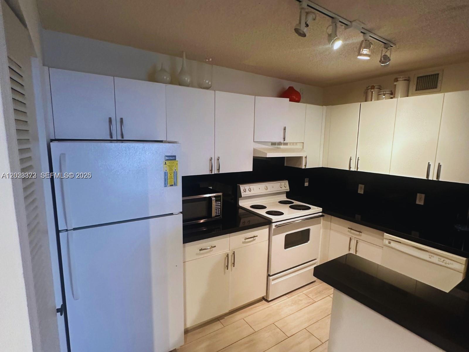 19555 E Country Club Dr #8206, Aventura FL 33180