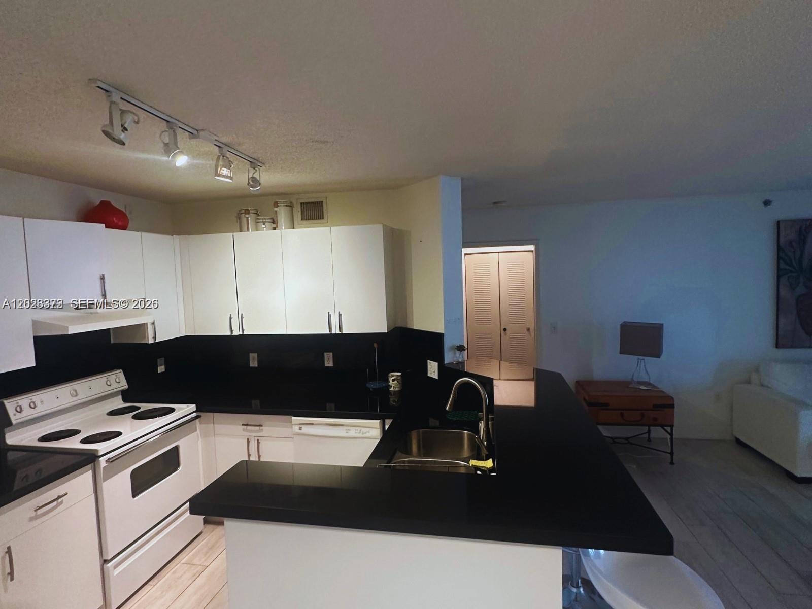 19555 E Country Club Dr #8206, Aventura FL 33180