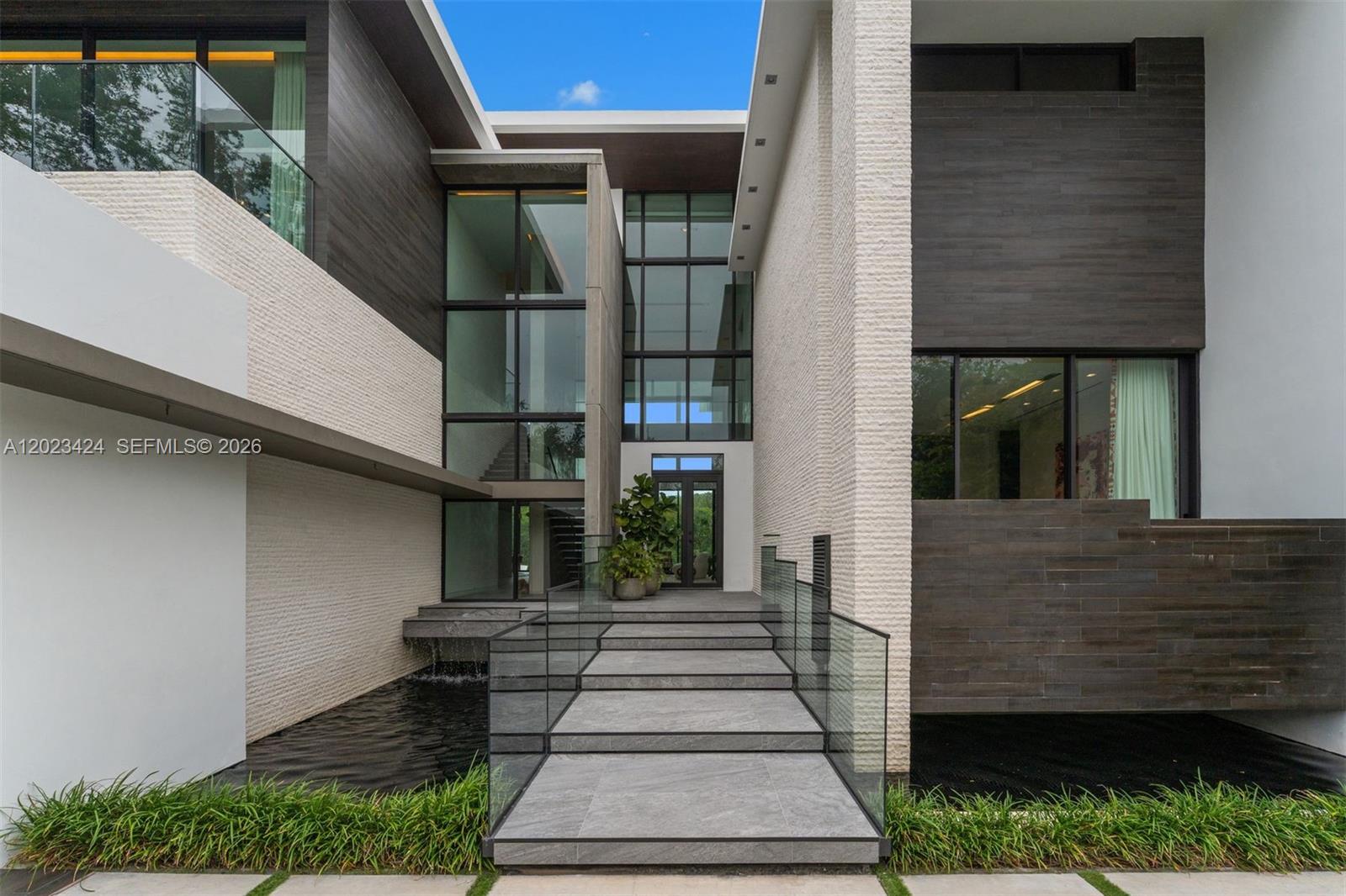 132 Paloma Dr, Coral Gables FL 33143
