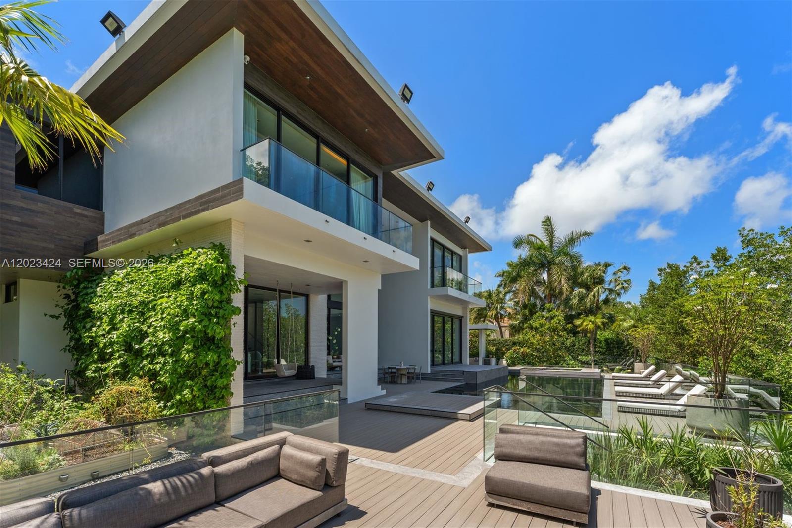 132 Paloma Dr, Coral Gables FL 33143