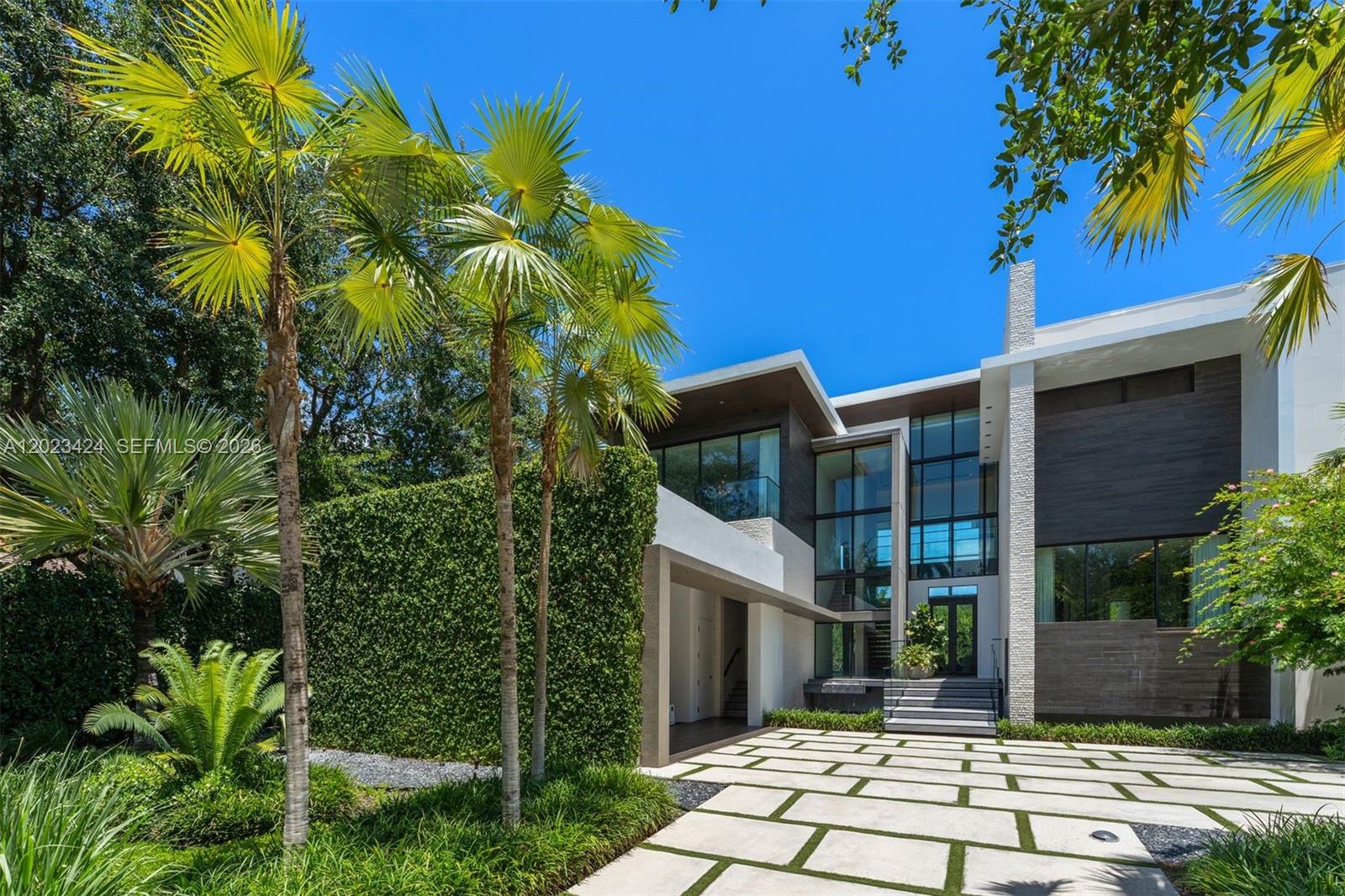 132 Paloma Dr, Coral Gables FL 33143