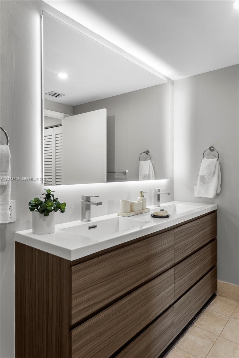 2475 Brickell Ave #708, Miami FL 33129