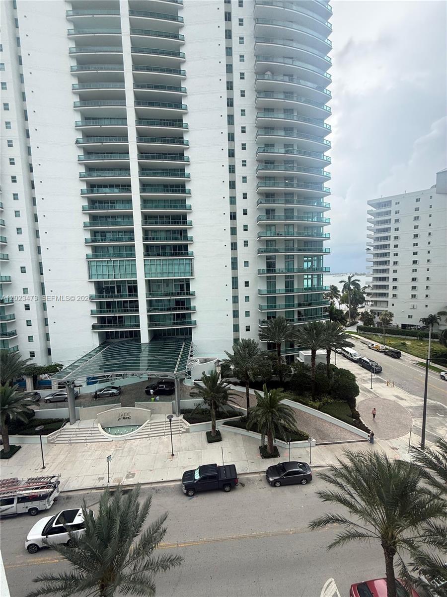 1300 Brickell Bay Dr #707, Miami FL 33131