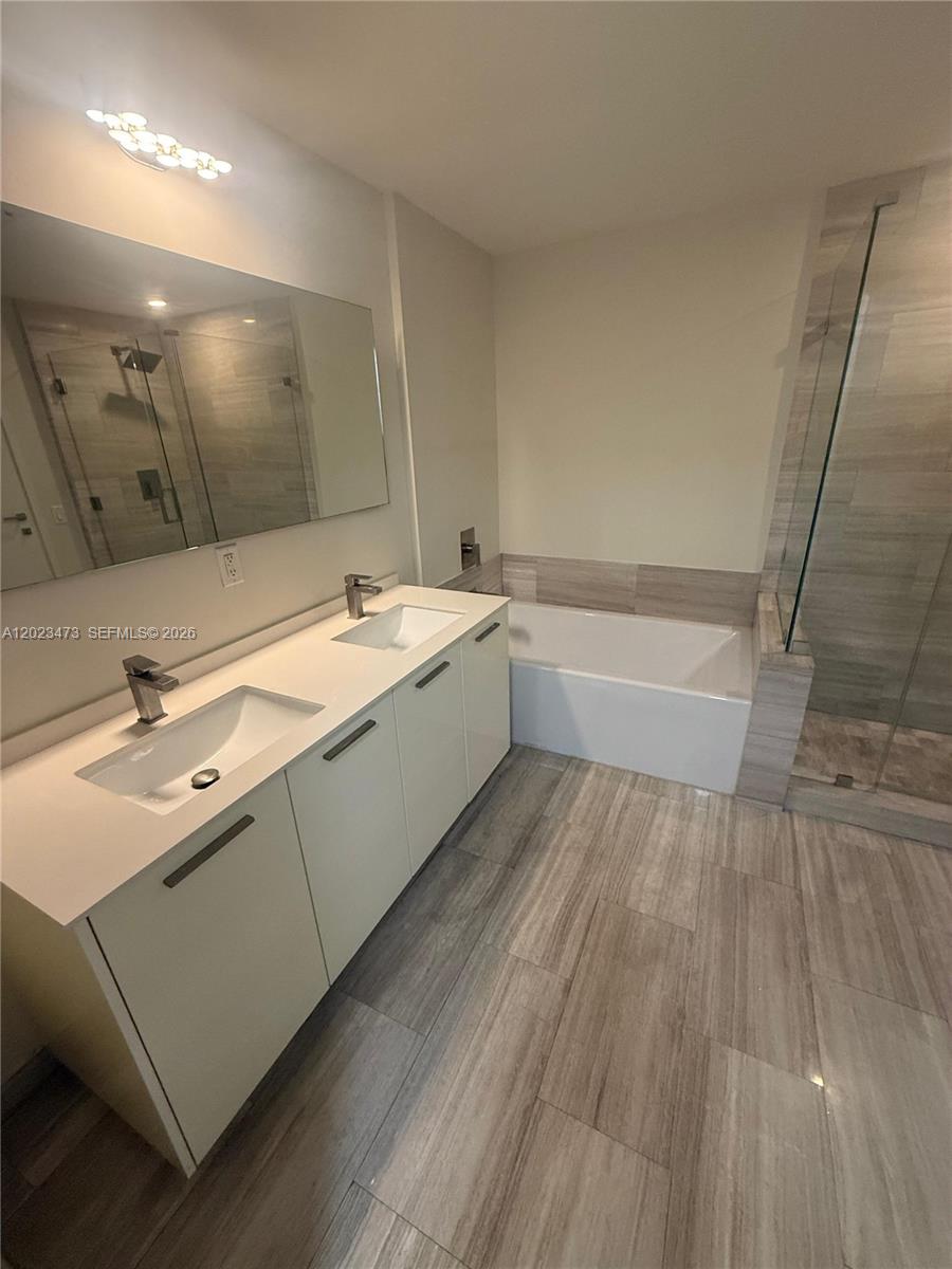 1300 Brickell Bay Dr #707, Miami FL 33131