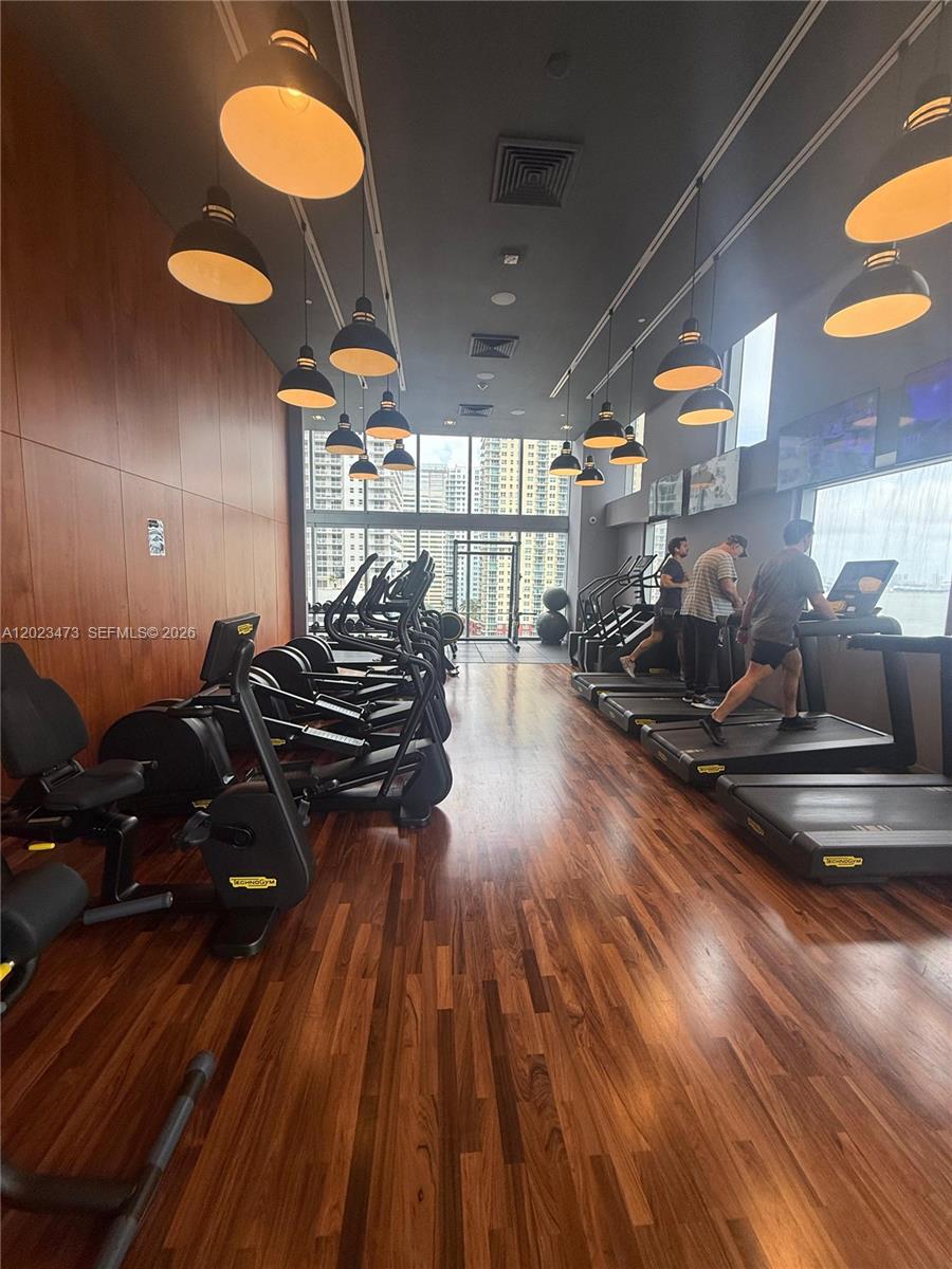 1300 Brickell Bay Dr #707, Miami FL 33131