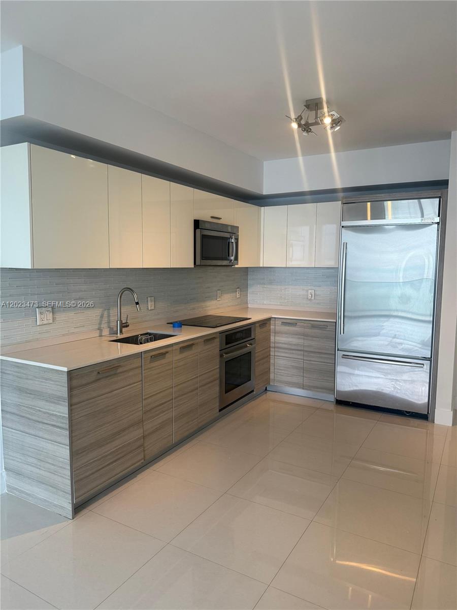 1300 Brickell Bay Dr #707, Miami FL 33131