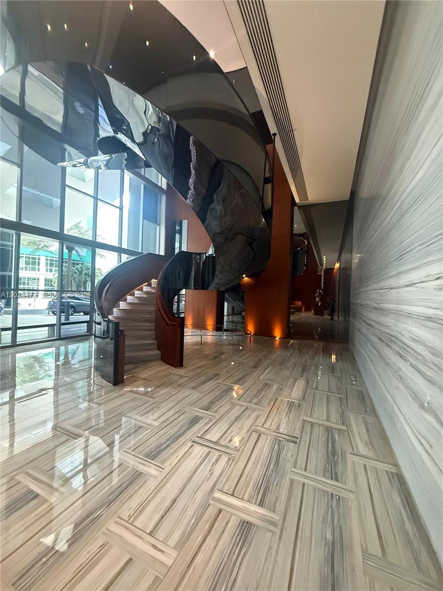 1300 Brickell Bay Dr #707, Miami FL 33131